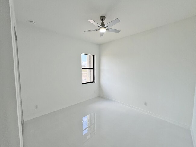 Building Photo - 4402 NW 34th St