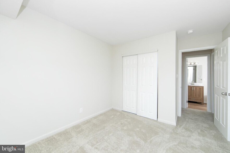 Building Photo - 222 Echelon Rd