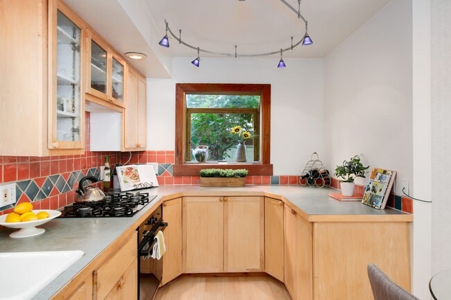 Building Photo - Charming Old Town Louisville Bungalow with Solar & Carriage House!