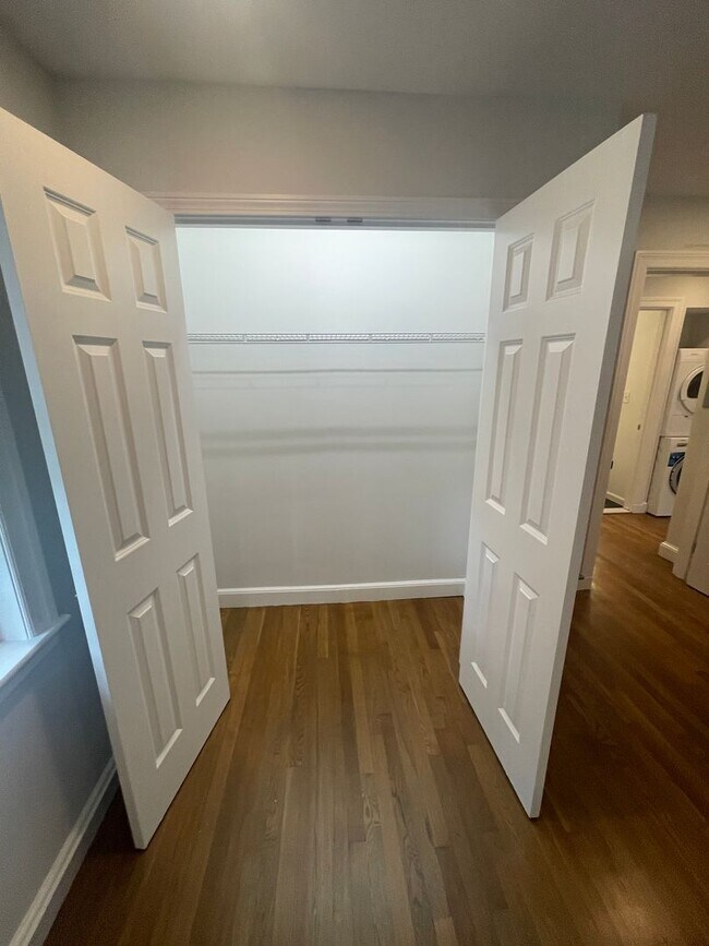Building Photo - Luxury 2Bed / 1Bath in Newton's Waban Neig...