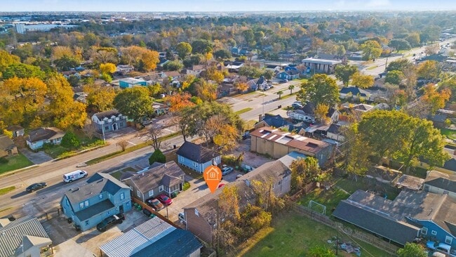 Building Photo - 8451 1/2 Howard Dr