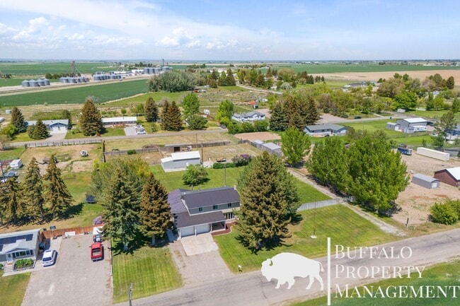 Building Photo - Charming Country Home on 2 Acres | 5 Bed | 3 Bath | Blackfoot, ID