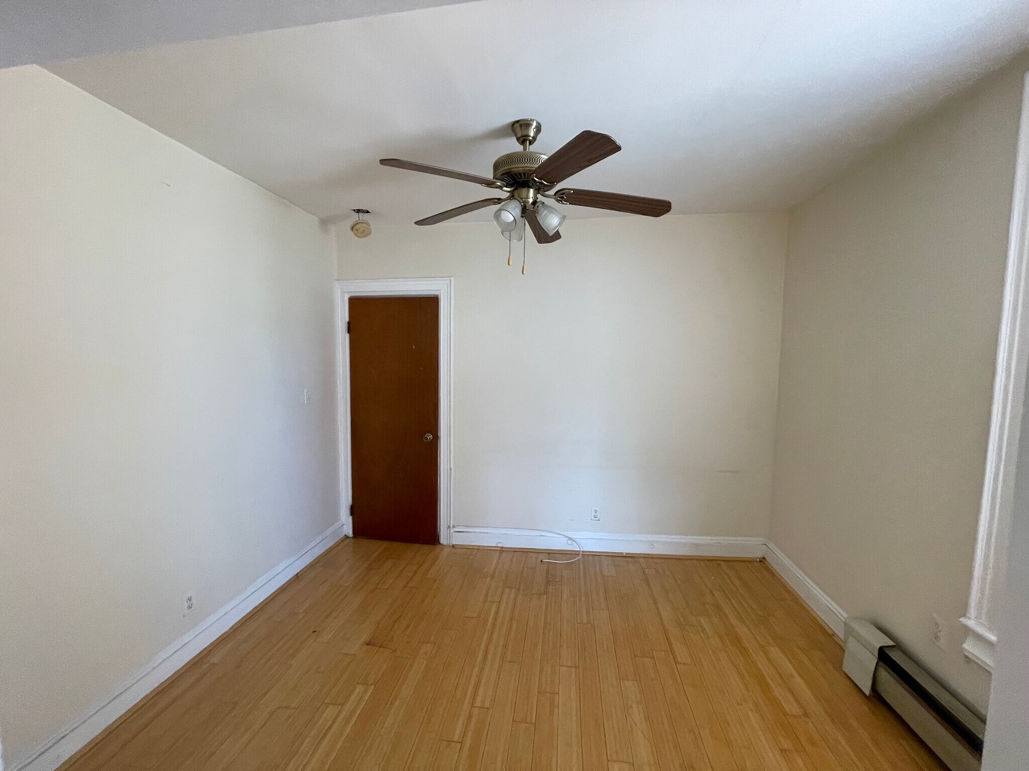 Optional Livingroom/bedroom - 98 Bristol St