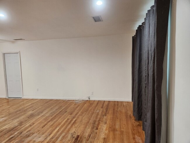 Building Photo - 5709 Enfield Ave