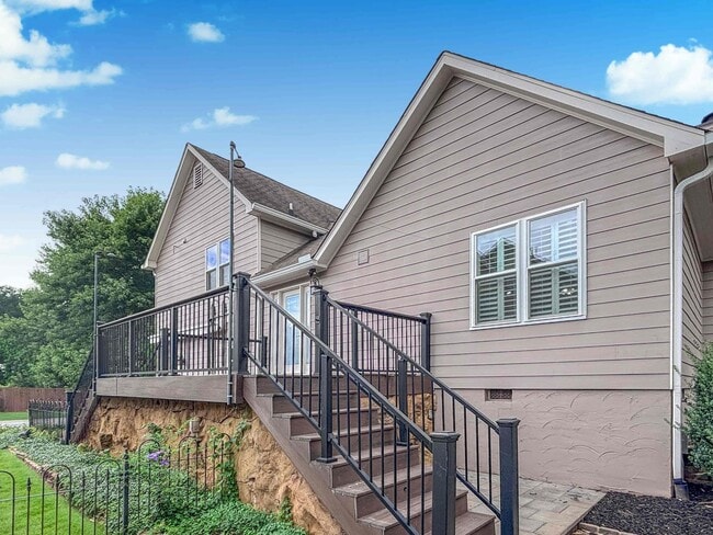 Building Photo - 3029 Vineyard Way