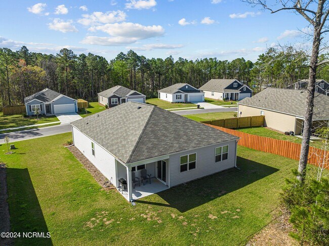 Building Photo - 1561 Pleasant Holw Ct SE
