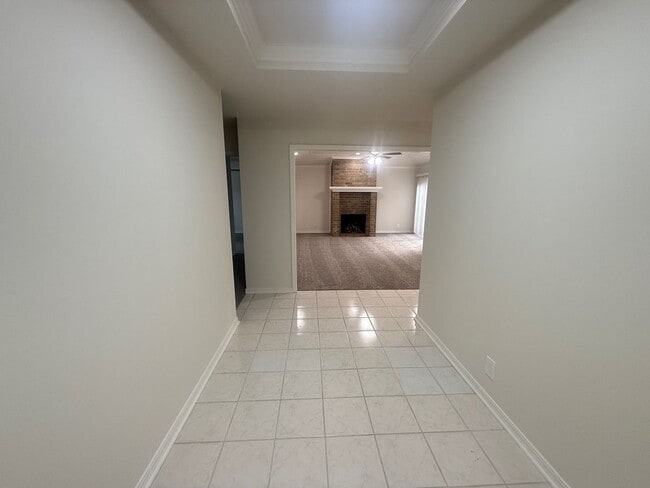 Building Photo - Garden Home