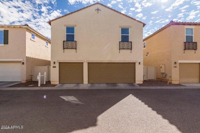 Building Photo - 957 S Wallrade Ln