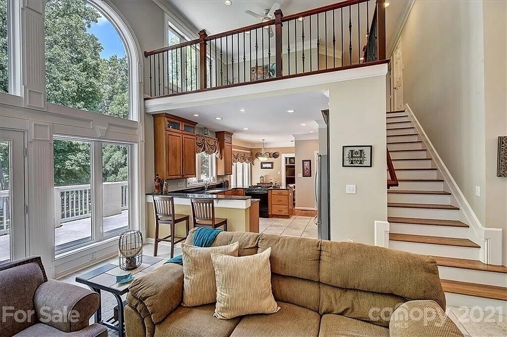 Building Photo - 2427 Mt Isle Harbor Dr