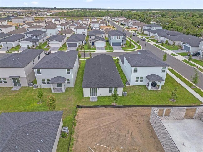 Building Photo - 5526 Clove Row