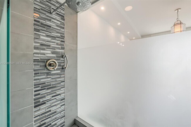 Building Photo - 92 SW 3rd St