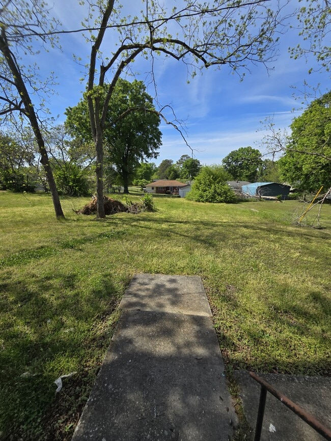 Building Photo - 305 Blyth Rd