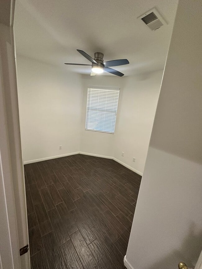 Building Photo - Beautiful 3bd/2ba Single Story with Primary Suite!