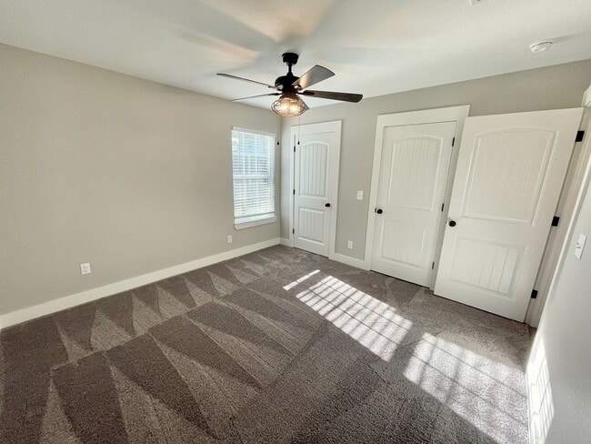 Building Photo - Modern 2 Bedroom 1 Full Bath Duplex!