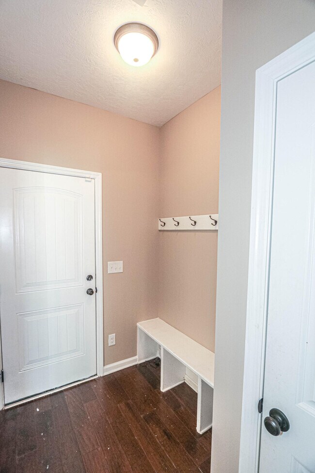 Building Photo - 479 Sebastian Dr
