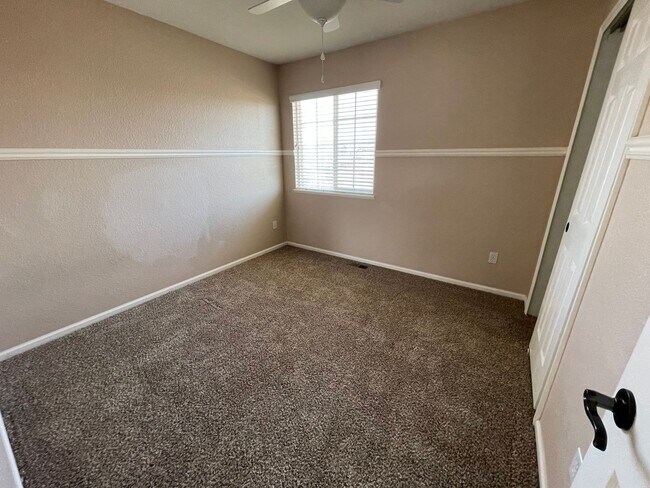 Building Photo - Beautiful 3 Bedroom 3 Bath Home Close to Ft Carson and Peterson AFB!!!