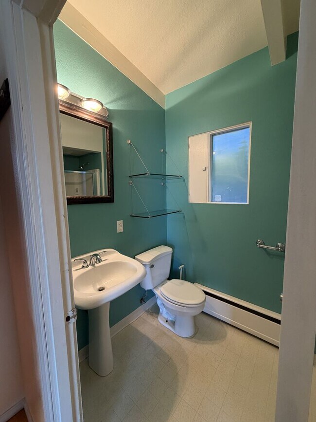 Building Photo - 1150 N 5th St