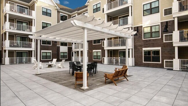 Building Photo - 165 Pavilion Ave