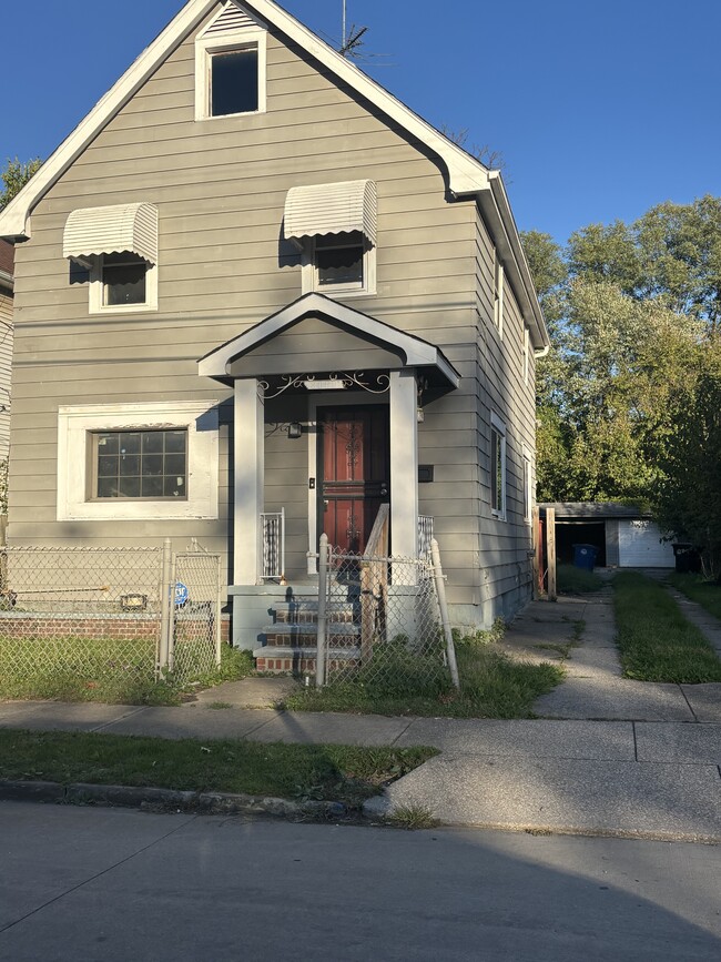 Primary Photo - 3069 E 67th St