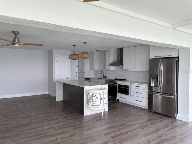 Building Photo - 7200 Sunshine Skyway Ln S