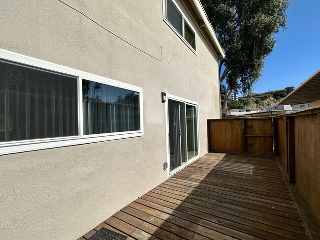 Building Photo - Beautiful 3 Bedroom 2 Bath Condo in Point Loma w/Three Private Patios