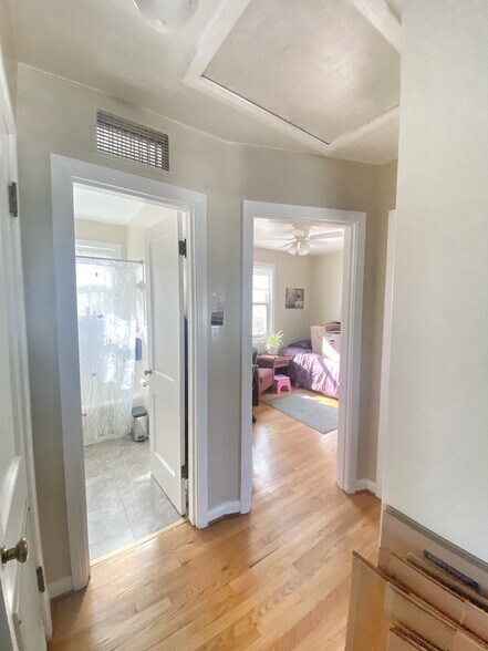 Hallway to bedrooms - 1407 Fort Manor Dr
