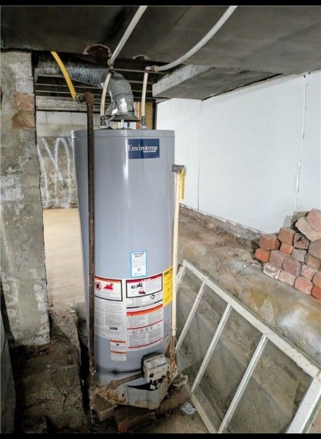 Building Photo - 1913 Evans Ave