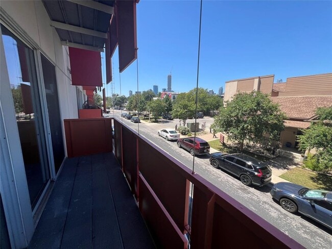 Building Photo - 1200 E 11th St