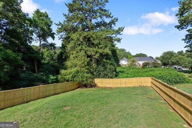 Building Photo - 2666 Davenport St