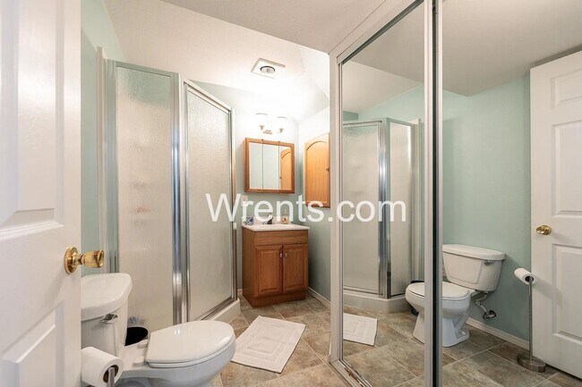 Building Photo - Beautiful 6 bed Highly Desirable Colbert Area!