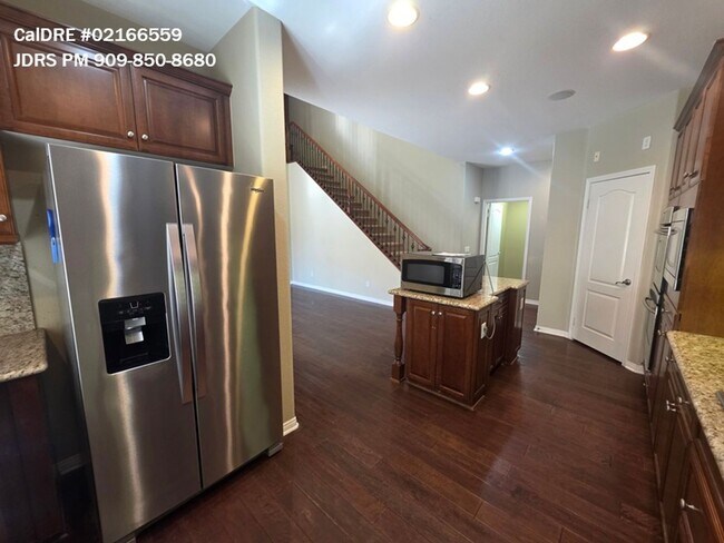 Building Photo - Irvine 4 Bedroom Home