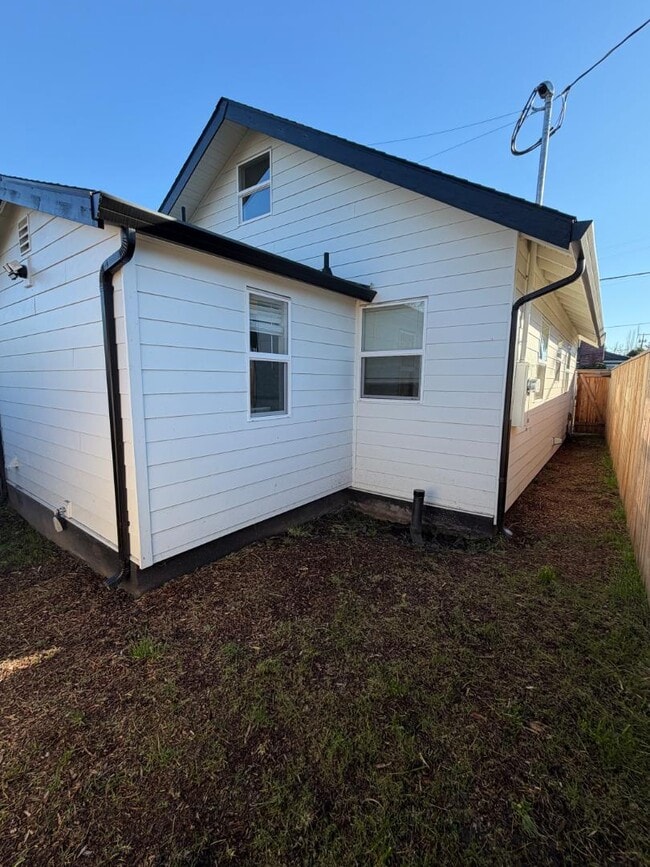 Building Photo - 17775 SW Alexander St