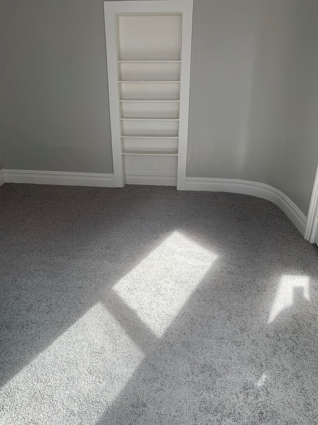 Building Photo - 13 S Main St