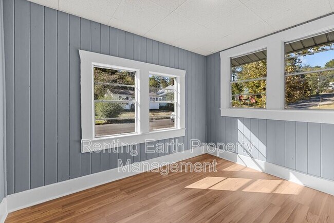 Building Photo - 2309 Eufaula Ave