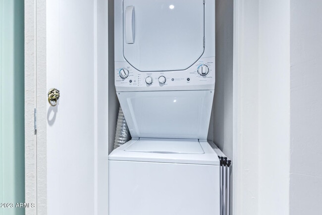 Building Photo - 1449 E Highland Ave