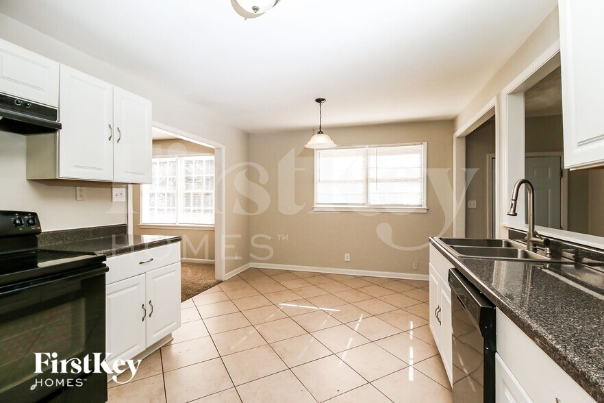 Building Photo - 2030 Chestnut Hill Cir