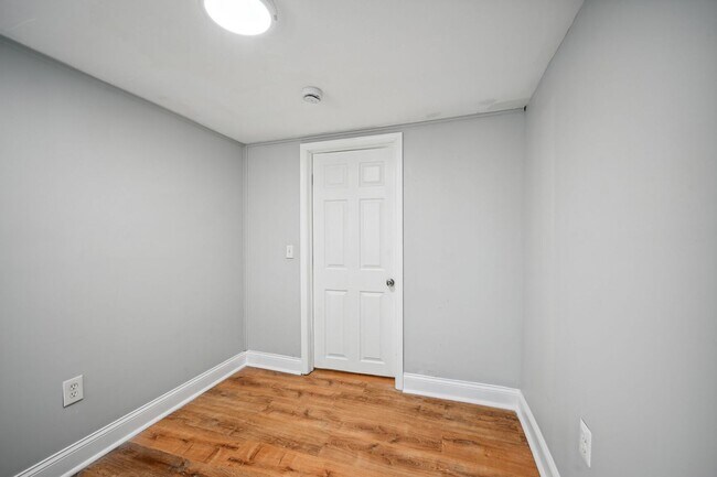 Building Photo - Newly Renovated 5BR/2BA Brownstone, Washer/Dryer