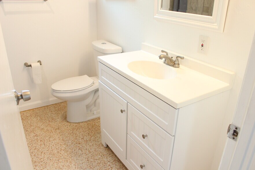 Building Photo - 1215 N Atlantic Ave