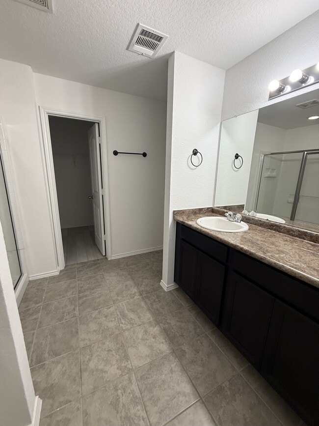 Building Photo - 1045 Polmont Ct