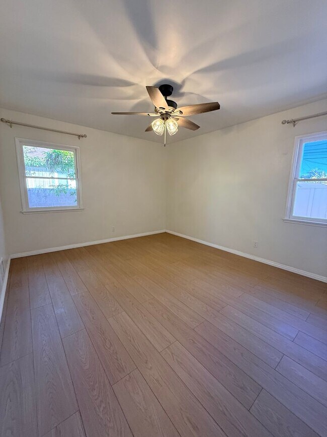 Building Photo - 3Bd House w/ HUGE Yard + RV Parking + New Appliances!