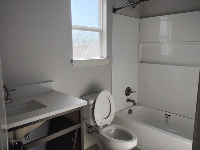 Building Photo - 1006 Wooded Holw Ct