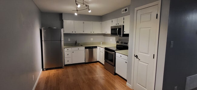 Primary Photo - 701 Ridgeside Dr