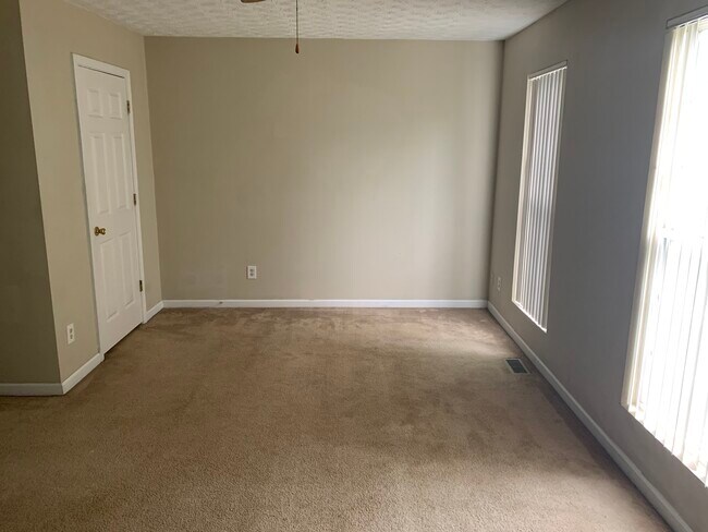 Building Photo - 5650 Strathmoor Manor Cir
