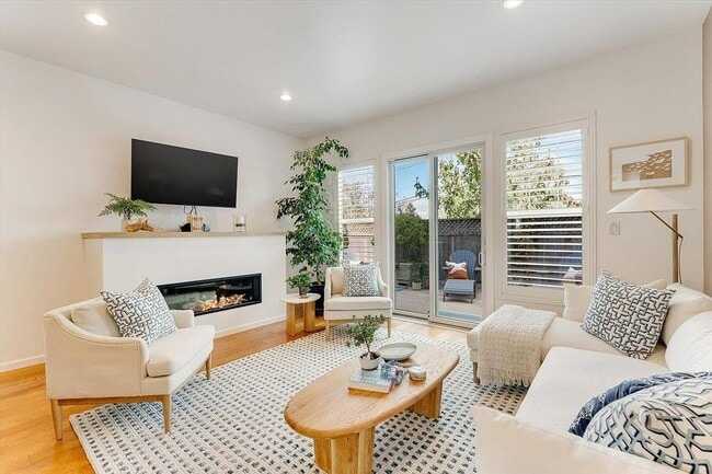 Building Photo - 513 Hill St