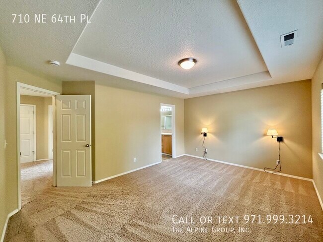 Building Photo - 710 NE 64th Pl