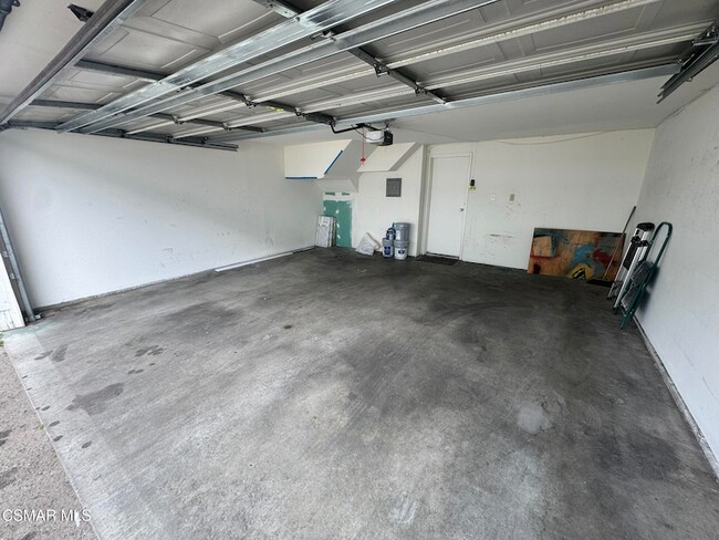 Building Photo - 14520 Plummer St