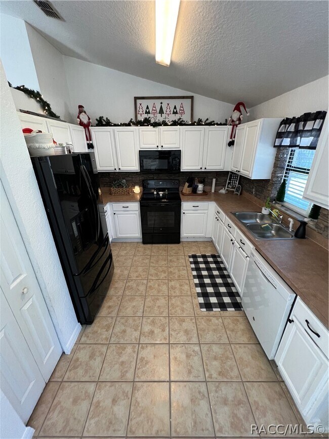 Building Photo - 1211 W Newbury St