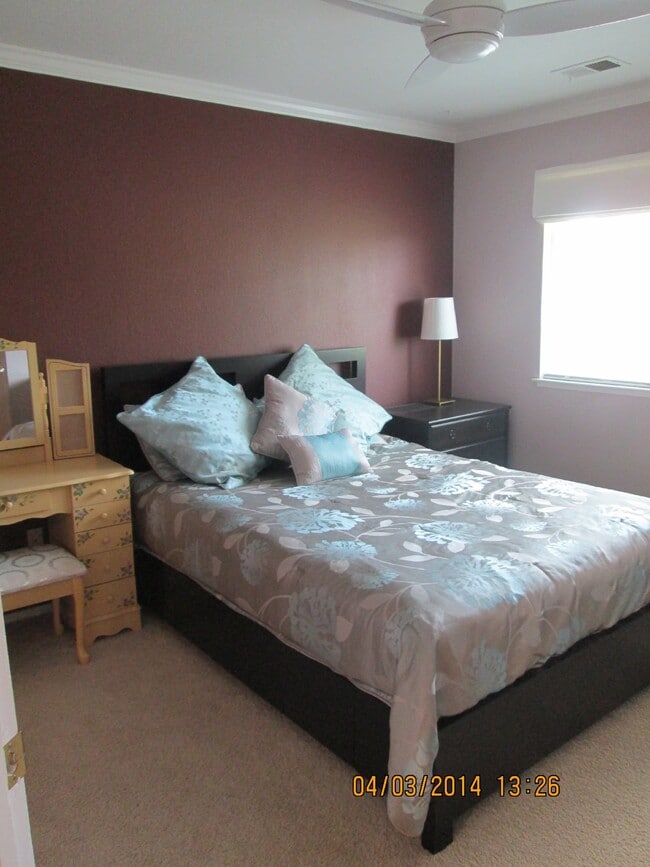 Building Photo - Stonegate living!