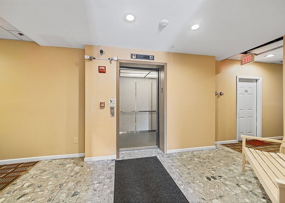 Building Photo - 315 Rantoul St