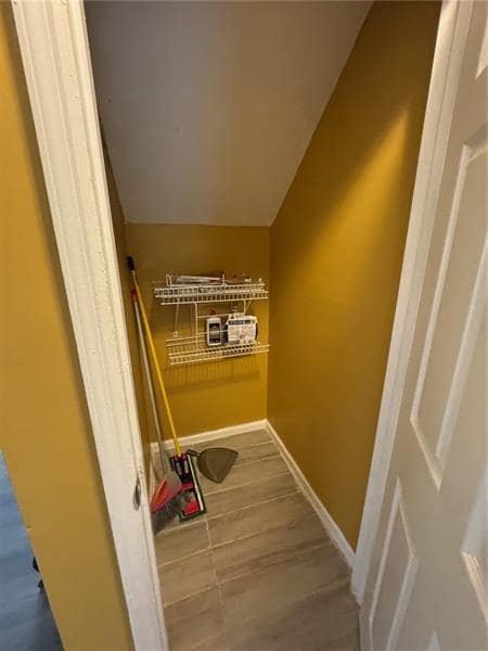 Building Photo - 2578 Shadowbrook Dr